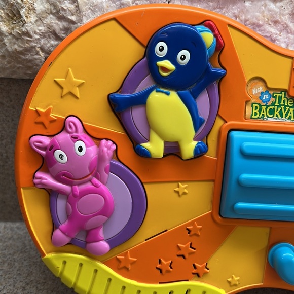 The Backyardigans Sing N' Strum Guitar Musical Toy 2006 - Picture 4 of 13